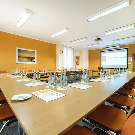 Akademie 4*